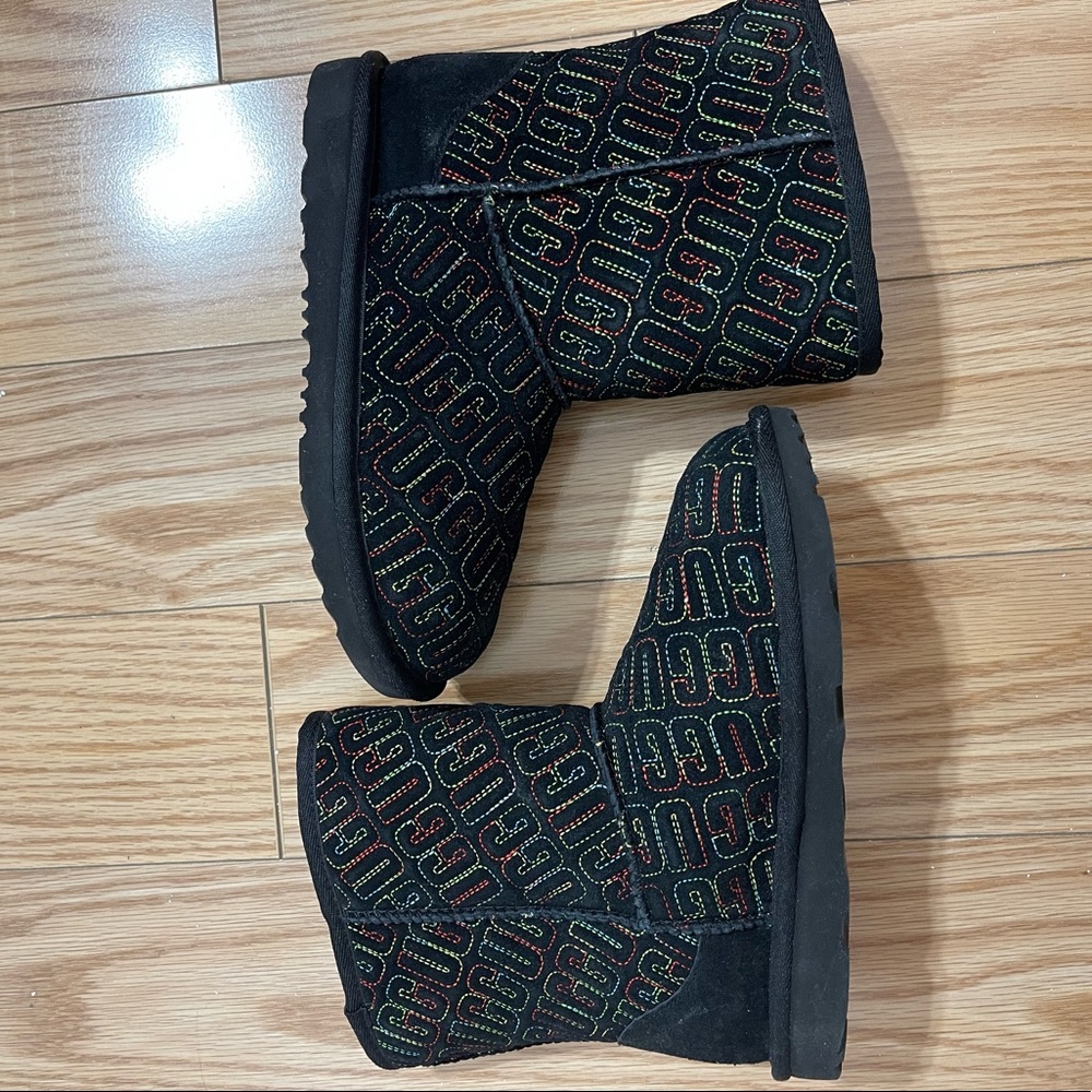 UGG kids classic classic stitch short boot brand new size 3m no box